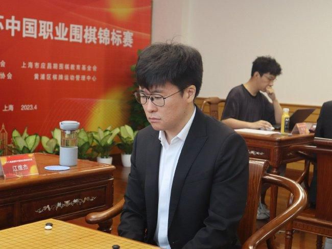 远藤航今夏以1800万欧转会费从斯图加特加盟利物浦，并逐渐在球队站稳脚跟。